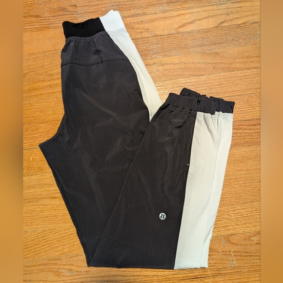 lululemon athletica Charcoal and White Joggers Sz.0 - Picture 7 of 10